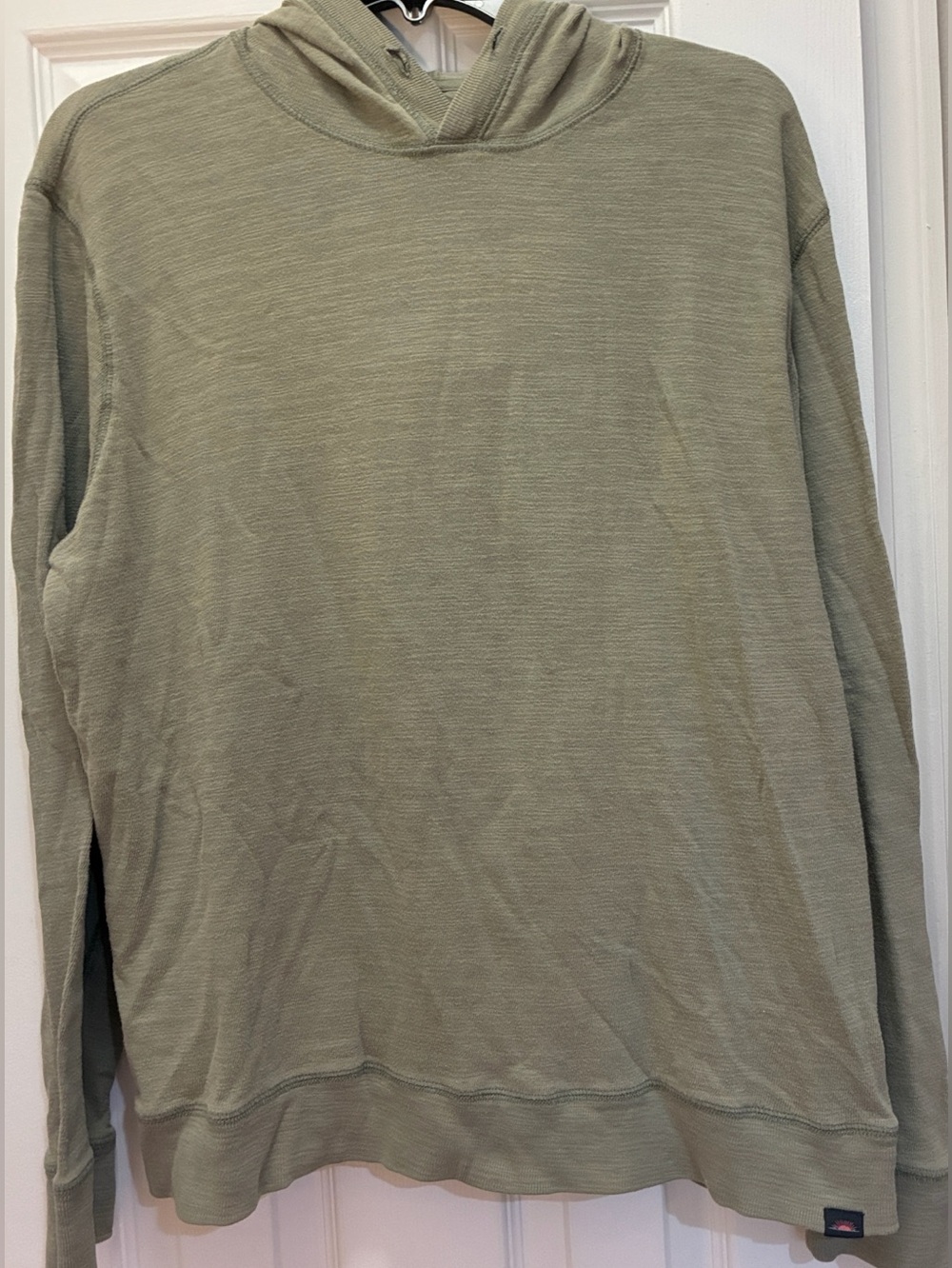 Faherty Men’s Hoodie Pullover. Size L. 100% Organic cotton.GUC No pilling, stain